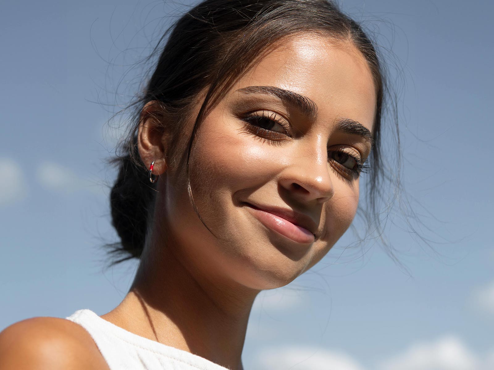 Kolorowa, delikatna i kobieca - taka biżuteria będzie królować tego lata