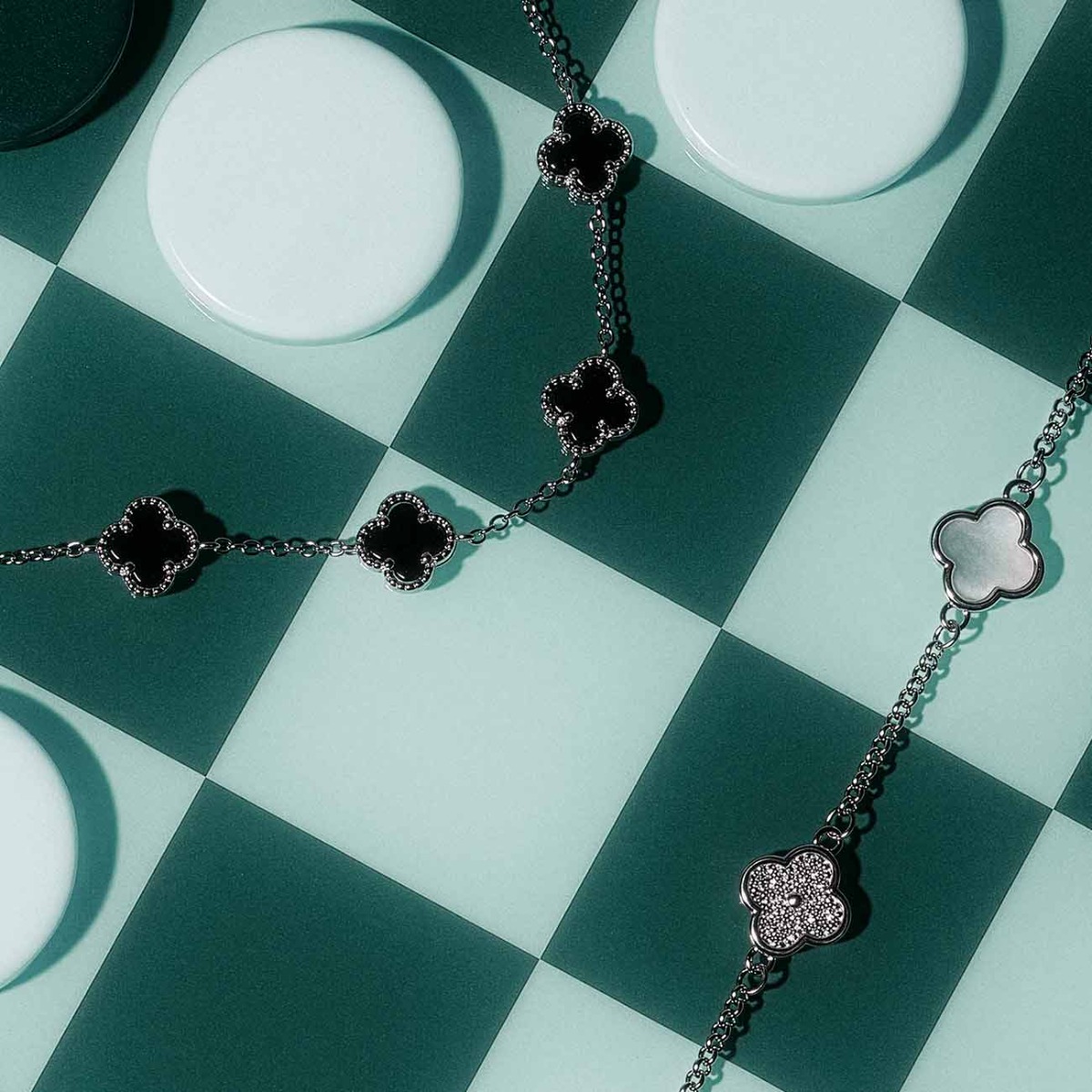 Naszyjniki z literkami