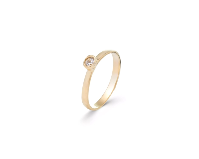 Złoty pierścionek z białą cyrkonią w oprawie bezelowej