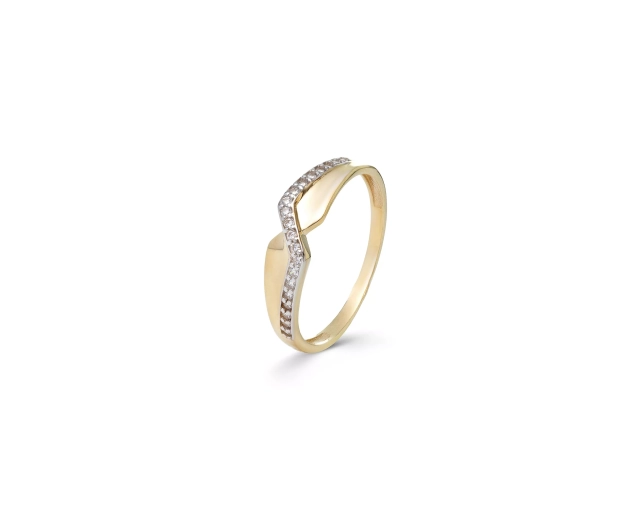 Złoty pierścionek dwukolorowy z elementem ozdobnym w kształcie krzyżujących się pasków - jeden ozdobiony białymi cyrkoniami w oprawie kanałowej tworząc zygzak