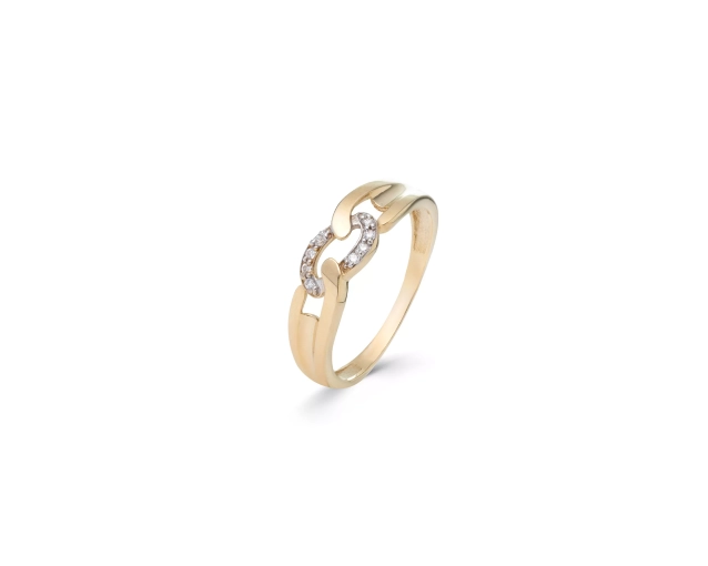 Złoty pierścionek z motywem łańcucha ze środkowym ogniwem w białym kolorze i wysadzanym białymi cyrkoniami