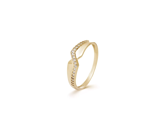 Złoty pierścionek z elementem ozdobnym w kształcie krzyżujących się pasków - jeden ozdobiony białymi cyrkoniami w oprawie kanałowej tworząc zygzak