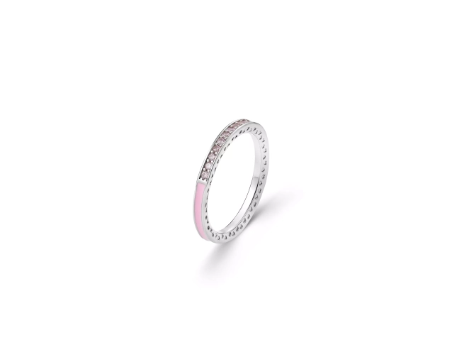 Pierścionek srebrny emaliowany na różowo z przezroczystymi cyrkoniami, obrączka z wycięciami w kształcie serduszek na boku
