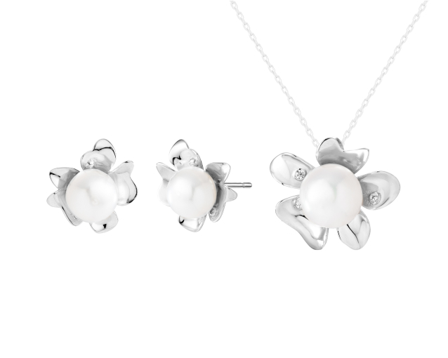 Komplet srebrny z białą perłą z motywem pączka róży kolczyki na sztyfcie i zawieszka