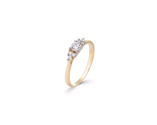 Złoty pierścionek zaręczynowy z białymi cyrkoniami w oprawie z łapek