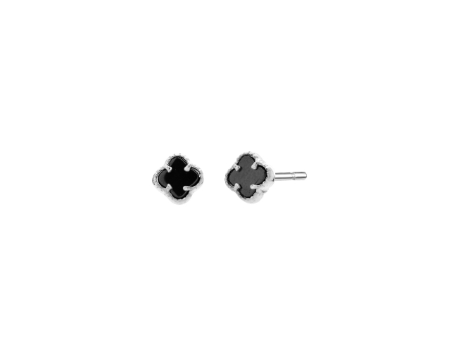 Kolczyki srebrne punktowe małe w kształcie czterech płatków z czarnym gładkim kamieniem naturalnym