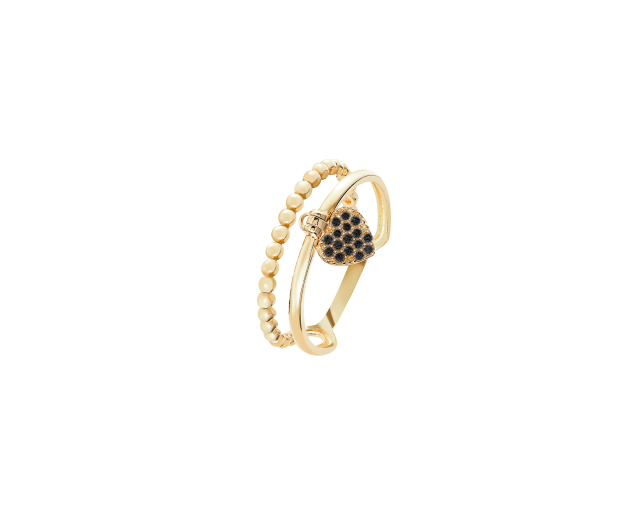 Złoty pierścionek na podwójnej obrączce z zawieszką w kształcie serduszka wysadzaną czarnymi cyrkoniami