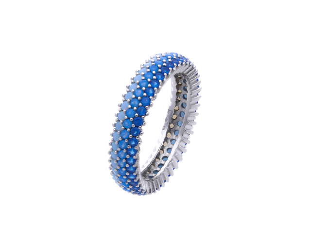 Pierścionek srebrny obrączka wysadzana niebieskimi okrągłymi cyrkoniami w chatonowej oprawie w sześć łapek