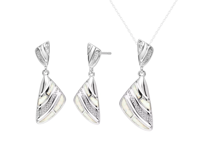 Komplet srebrny z białym opalem