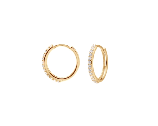 Złote kolczyki z cyrkoniami, subtelny blask, elegancja, wyrafinowanie, złoto.