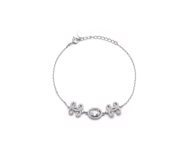 Naszyjnik z cyrkoniami i ozdobnym ornamentem