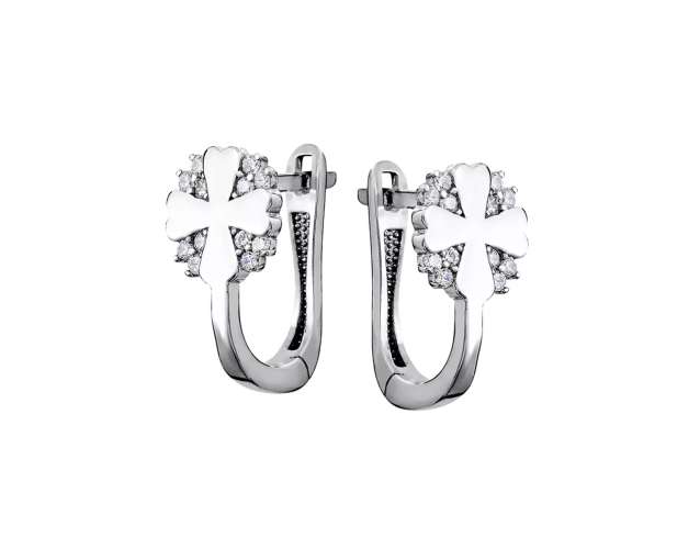 Srebrne kolczyki Schubert z cyrkoniami i motywem koniczynki – elegancja i szczęście