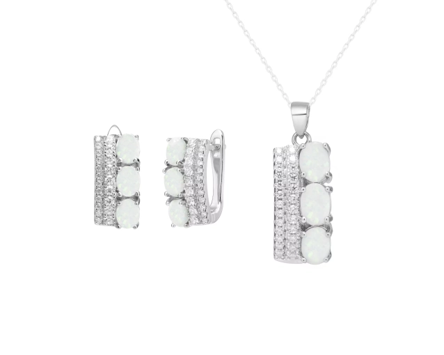 Komplet srebrny z białymi opalami i cyrkoniami