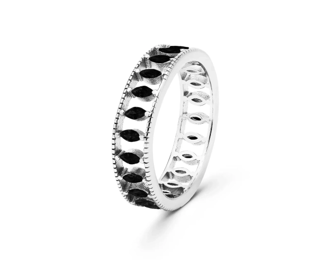 Pierścionek srebrny z czarnymi cyrkoniami w kształcie markizy