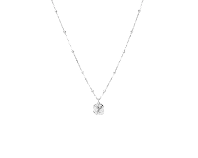 Naszyjnik srebrny z ryflowaną zawieszką w kształcie koniczynki na łańcuszku z kuleczkami