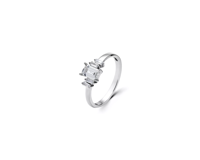Pierścionek srebrny z prostokątnymi cyrkoniami białymi o bagietkowym szlifie