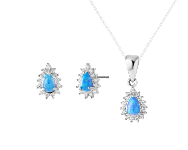 Komplet srebrny kolczyki i zawieszka z opalem niebieskim w kształcie łzy otoczonym wianuszkiem białych małych cyrkonii