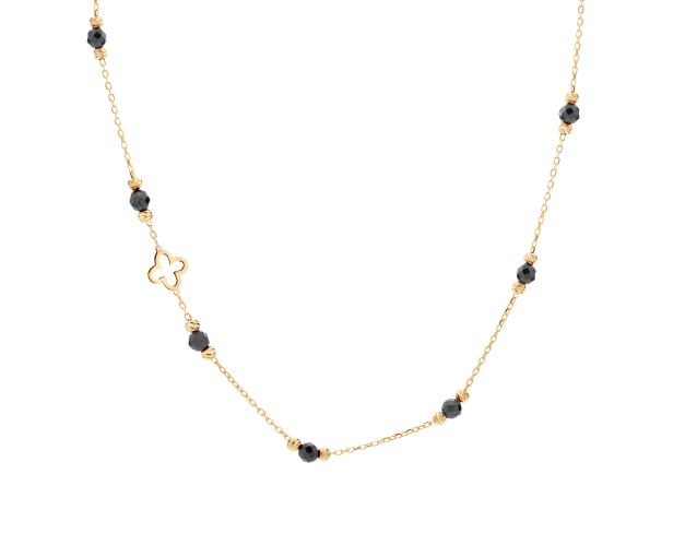 Naszyjnik srebrny pozłacany z czarnymi koralikami z kamienia i motywem kwiatu o czterech płatkach