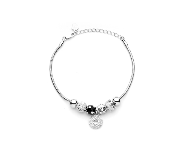 Bransoletka srebrna wieloelementowa na żmijce z koralikami z motywem serc